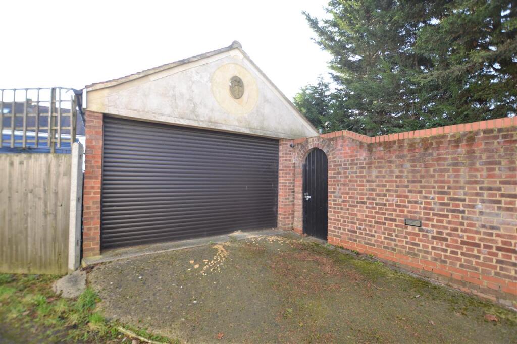 GARAGE