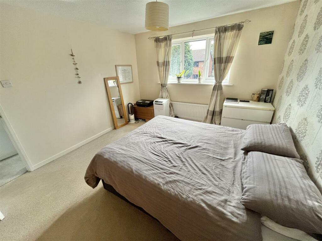 Bedroom 1 Aspect 2.jpg