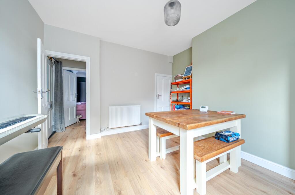 1360885-16-68dbe00ba2591