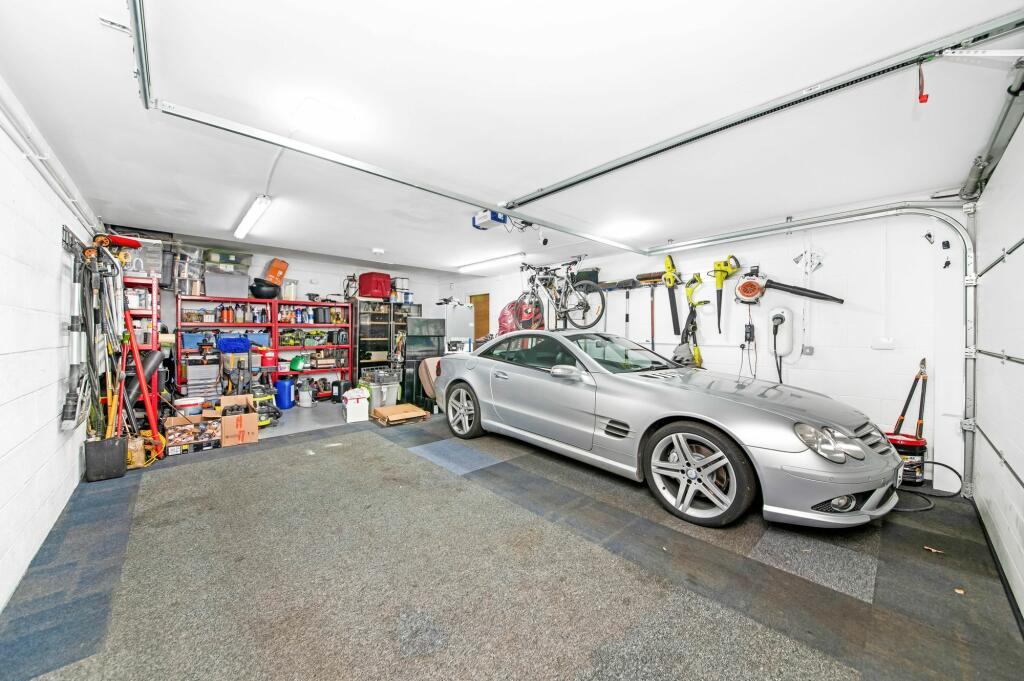 INTEGRAL GARAGE