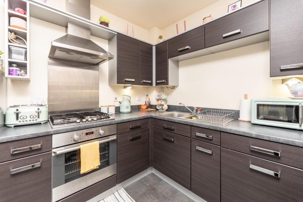 2) Kitchen.jpg
