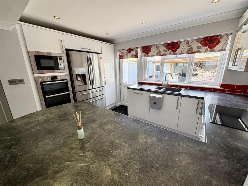 kitchen2.jpg
