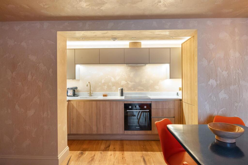Lower Ground Floor Flat-007.jpg
