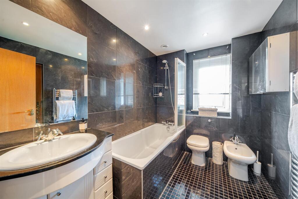 Master ensuite
