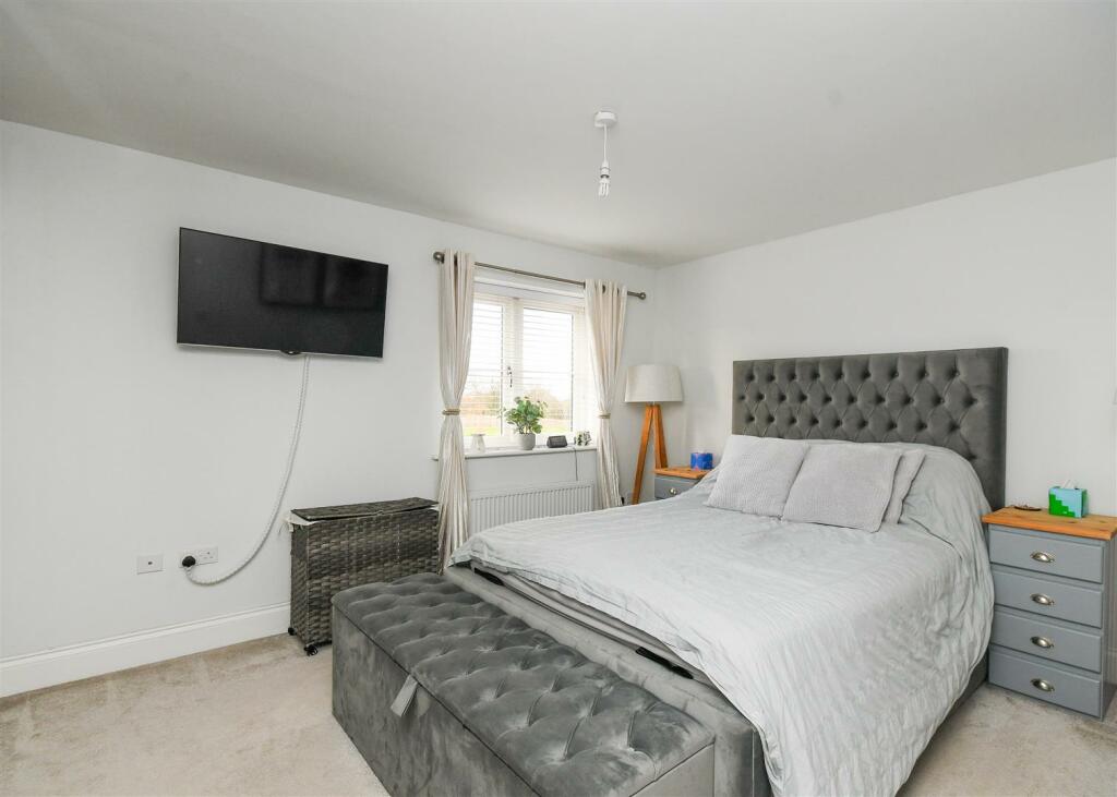 18 Millfield Road - Bedroom 1.jpg