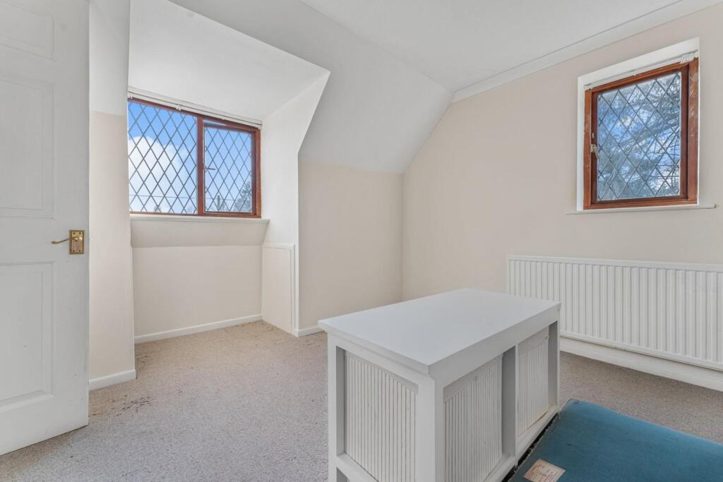 Bedroom 1.jpg