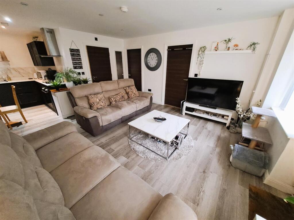 Open Plan Lounge/Kitchen