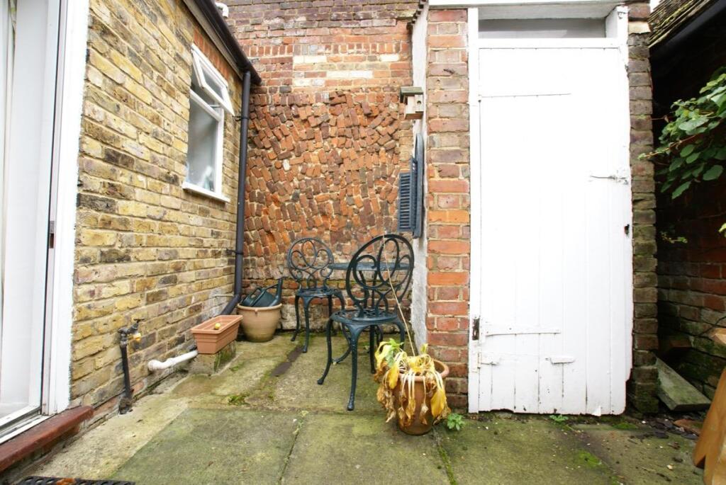 Courtyard garden