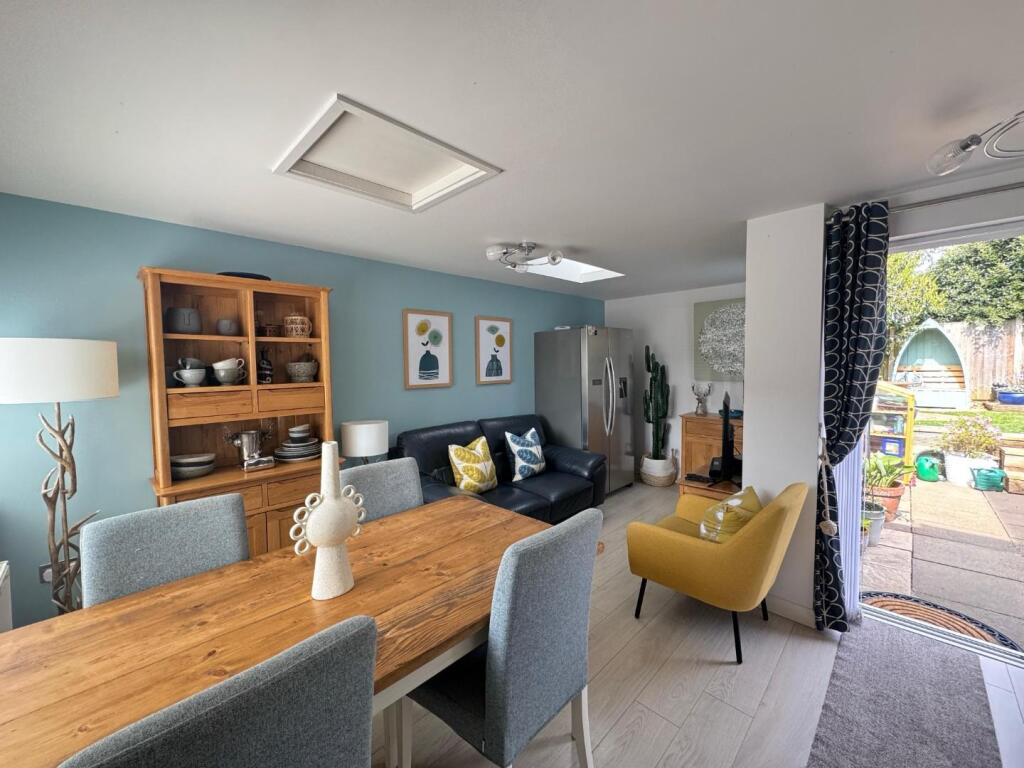 WhatsApp Image 2025-05-01 at 15.34.44_60e5d89d.jpg