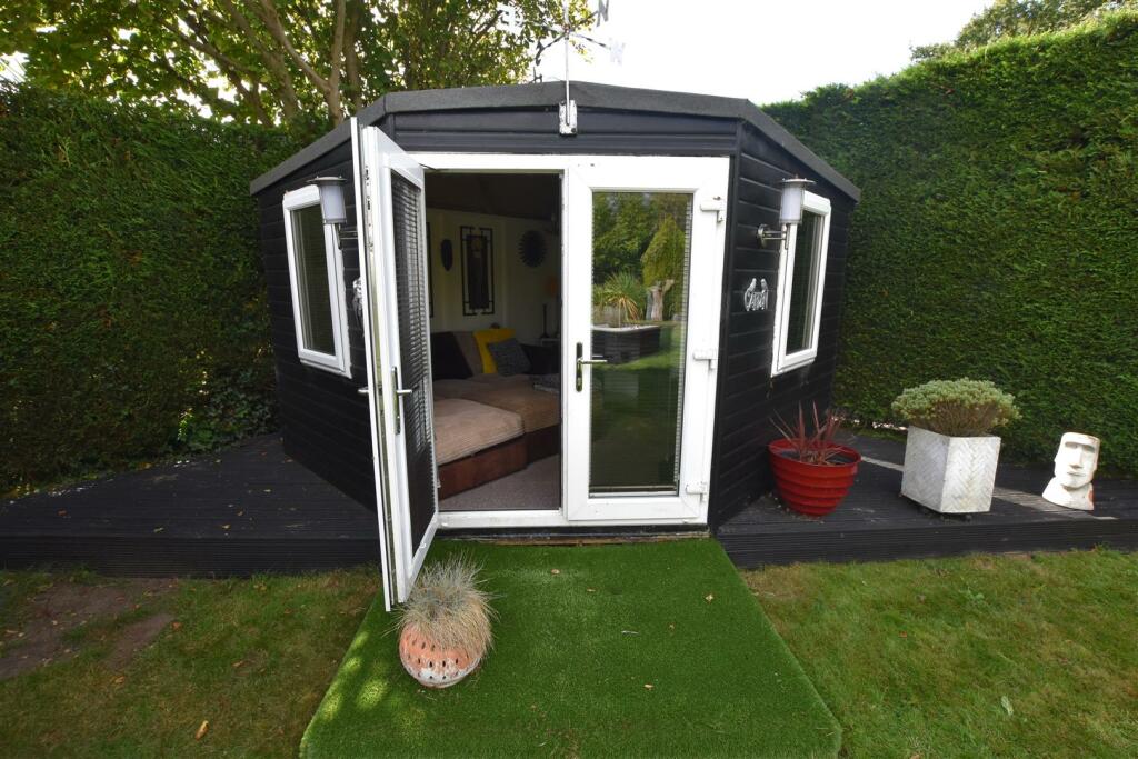 Garden Den.JPG