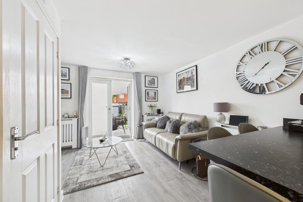 CAM05454G0-PR0041-STILL030