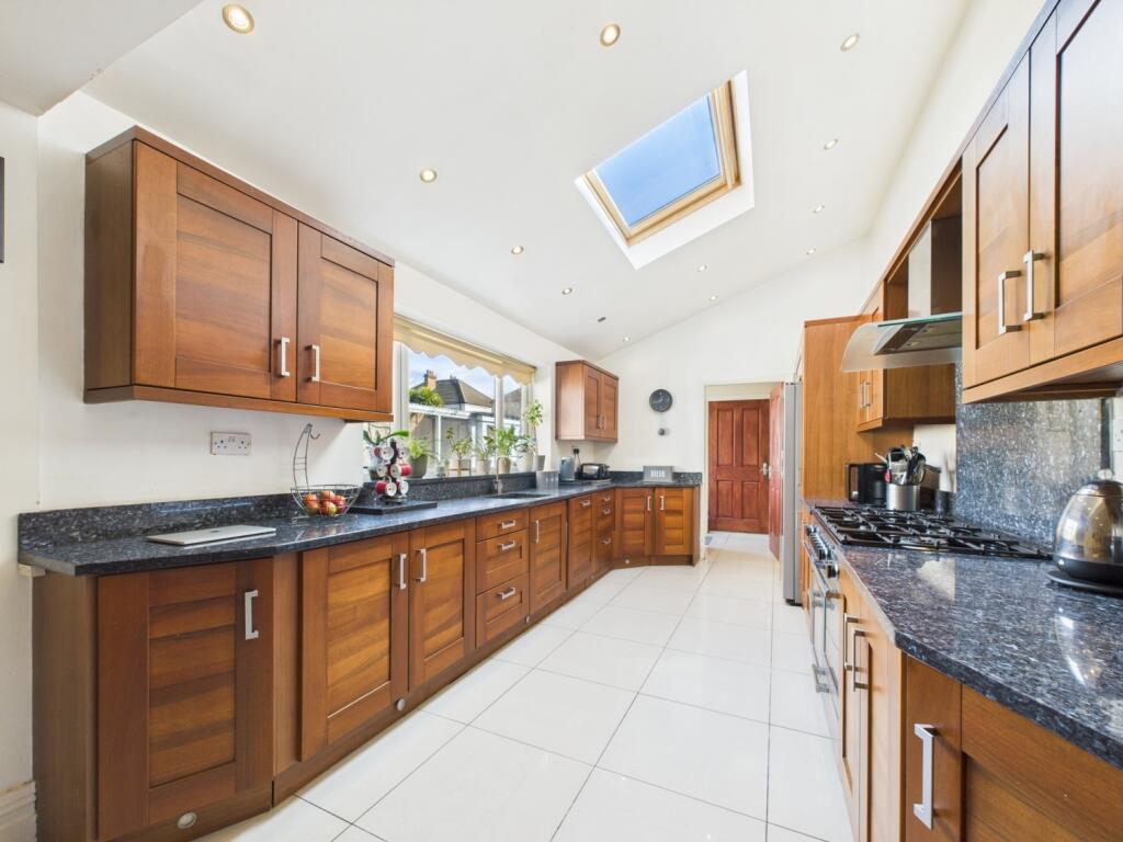 CAM02386G0-PR0117-STILL033