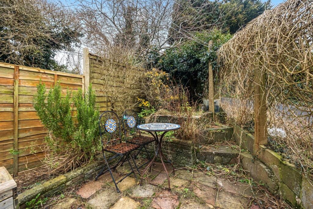 Chichester Close 3 GARDEN TABLE AREA.jpeg