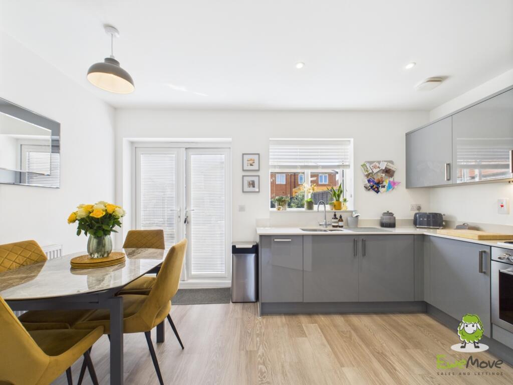 EweMove Basingstoke Church Acre Kitchen