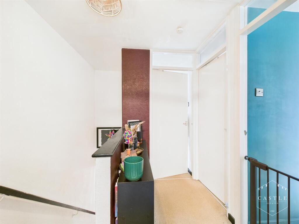FIRST FLOOR LANDING