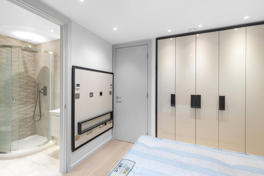 Seven Sisters Road, London, N7