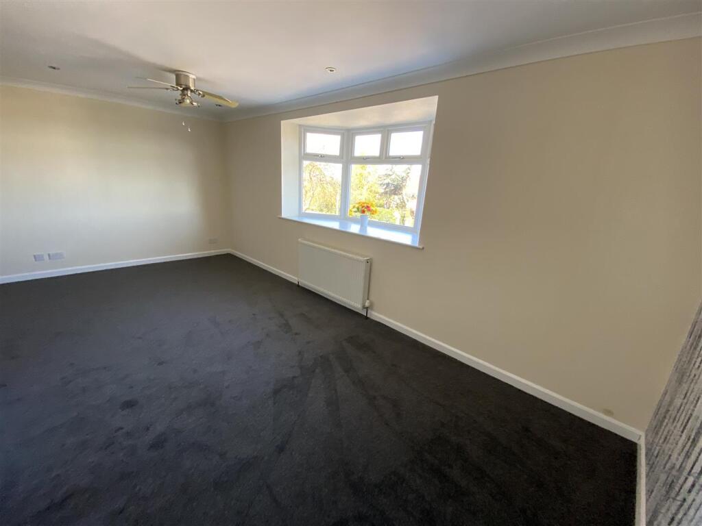 Master bedroom front double: