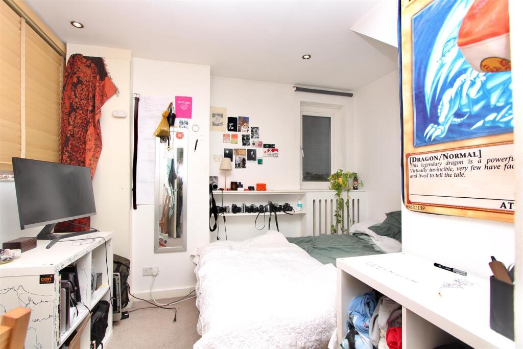 Morris Blitz Court, N16