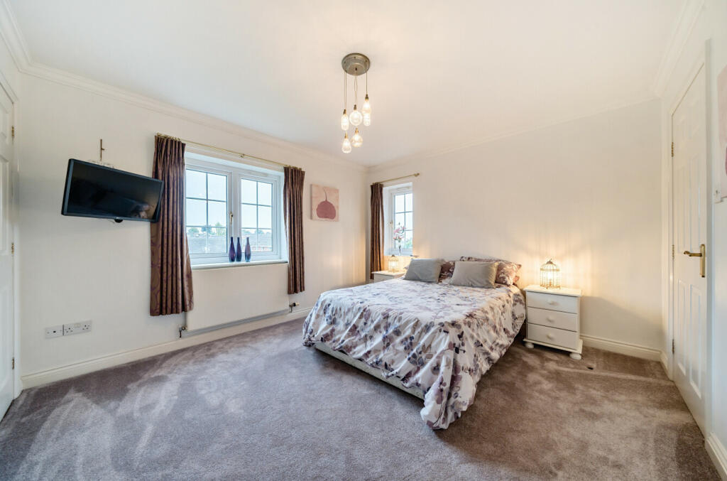 PRINCIPAL BEDROOM