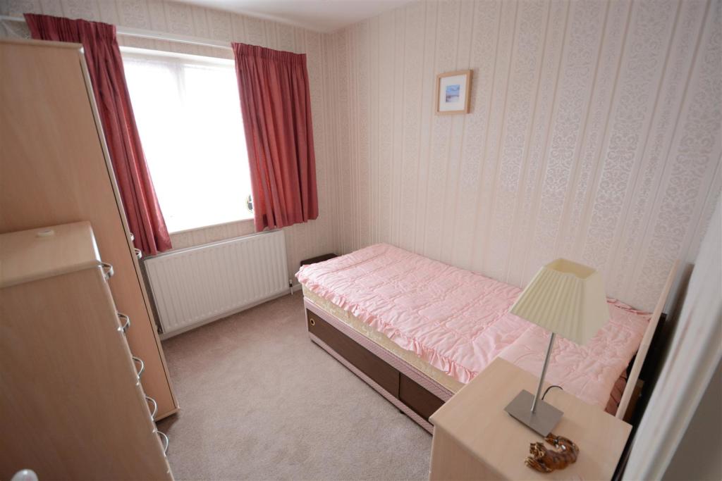 Bedroom 2 (rear)