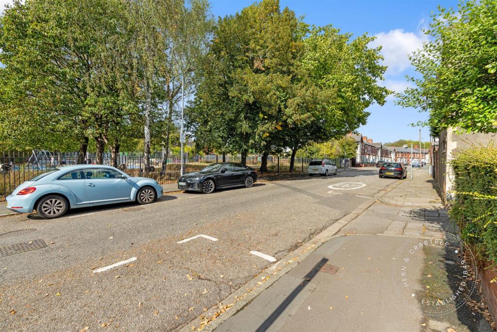 Gelligaer Street, Hern Crabtree (5).jpg