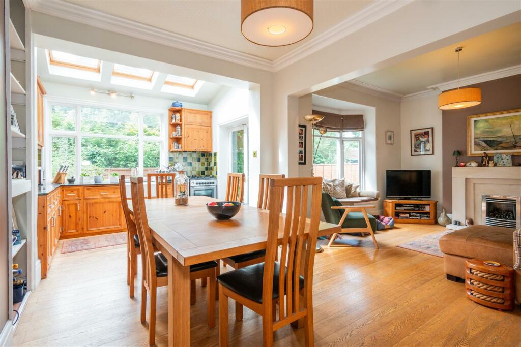 Dining Kitchen Aspect 2