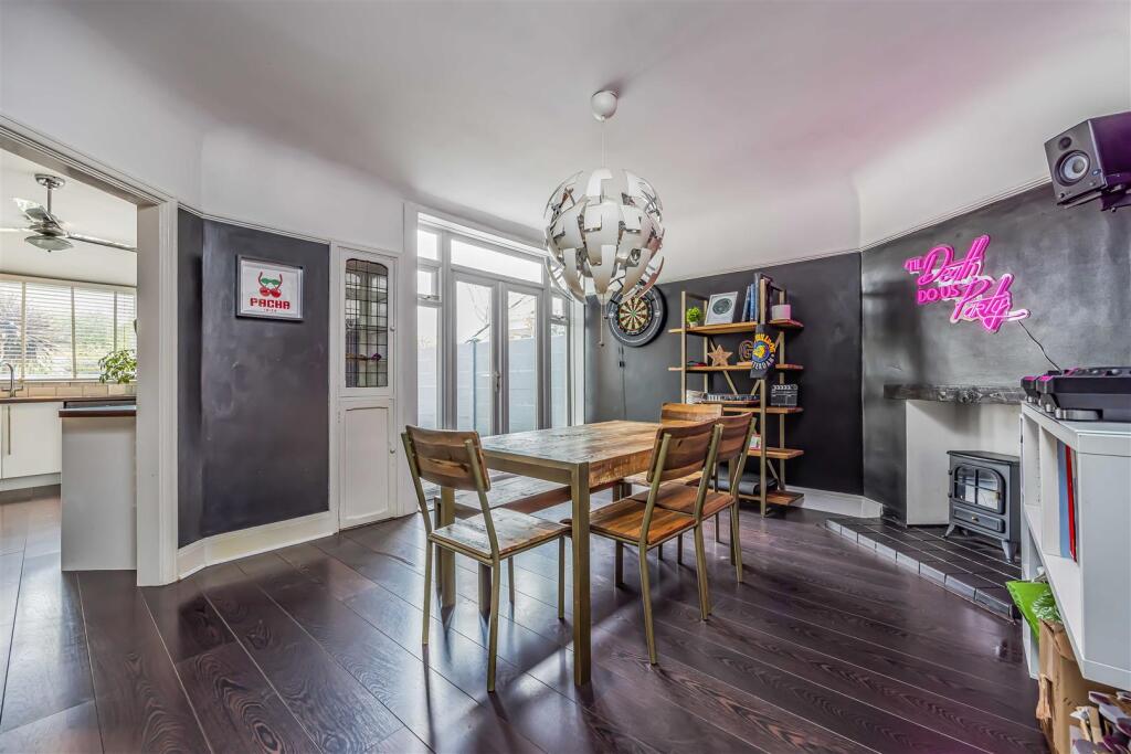 177 Hawthorn Crescent, Cosham-Small-PorticoMarketi