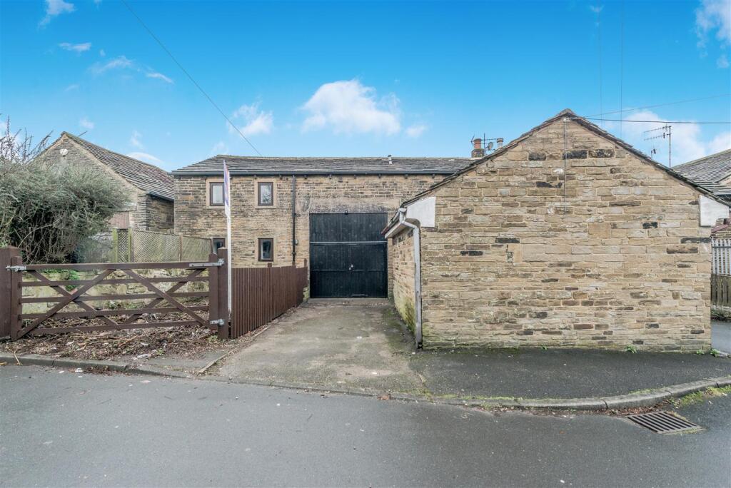 Off Street Parking / Driveway / Garage