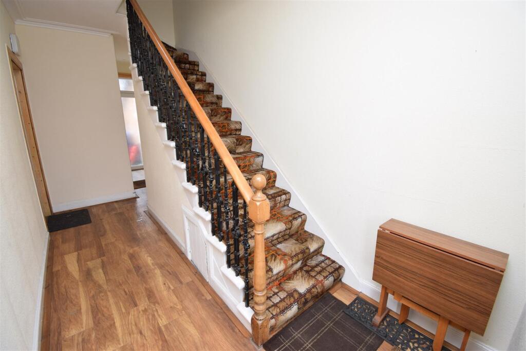 ENTRANCE STAIRWELL .JPG