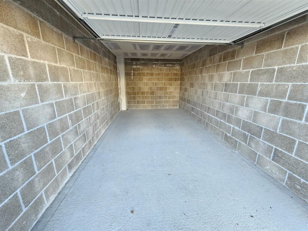 Garage.jpg