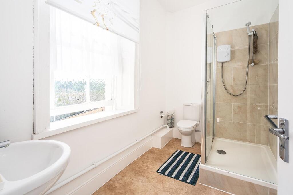 Second Floor Apartment, 14 Portland Place, Bath, B