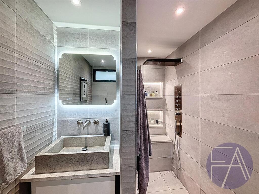 Ensuite