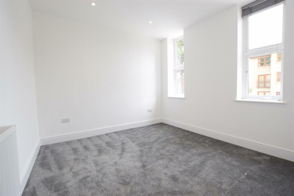 Apt 6 Bedroom.JPG