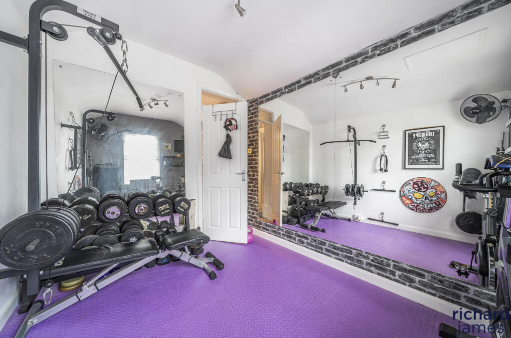 f97859bf-0334-400...