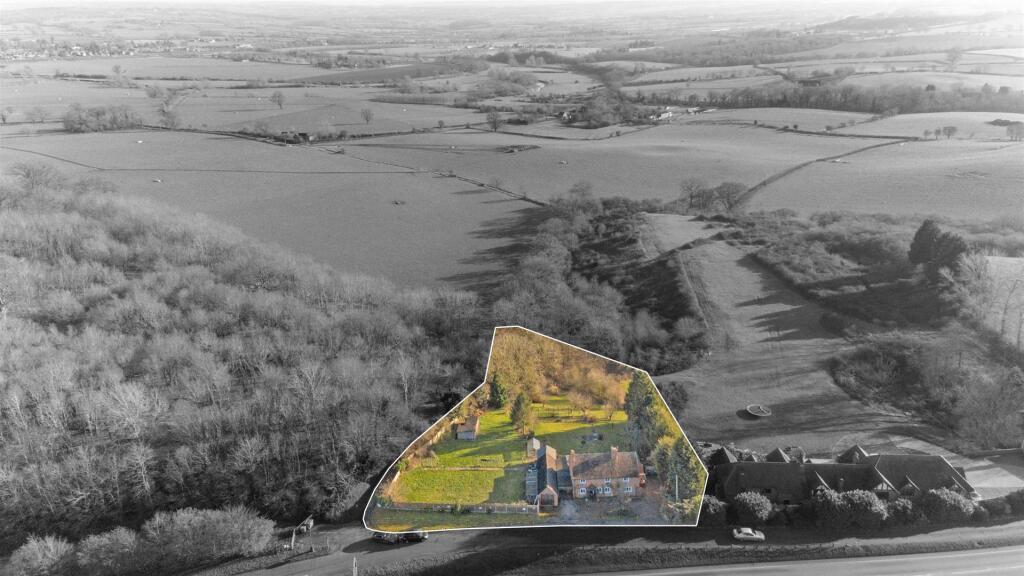 Hill-Crest-Cottage-03_lo(B&amp;W)(Manmit Edit).jpg