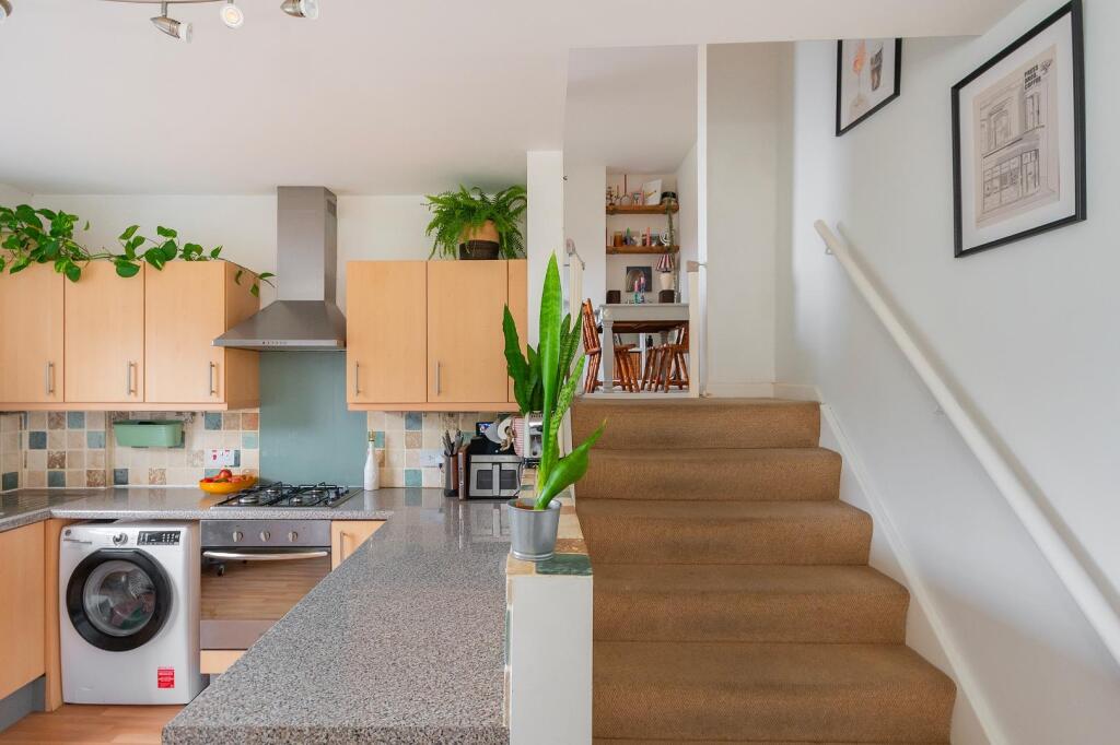 2Z4R6RD - Kitchen C.jpg