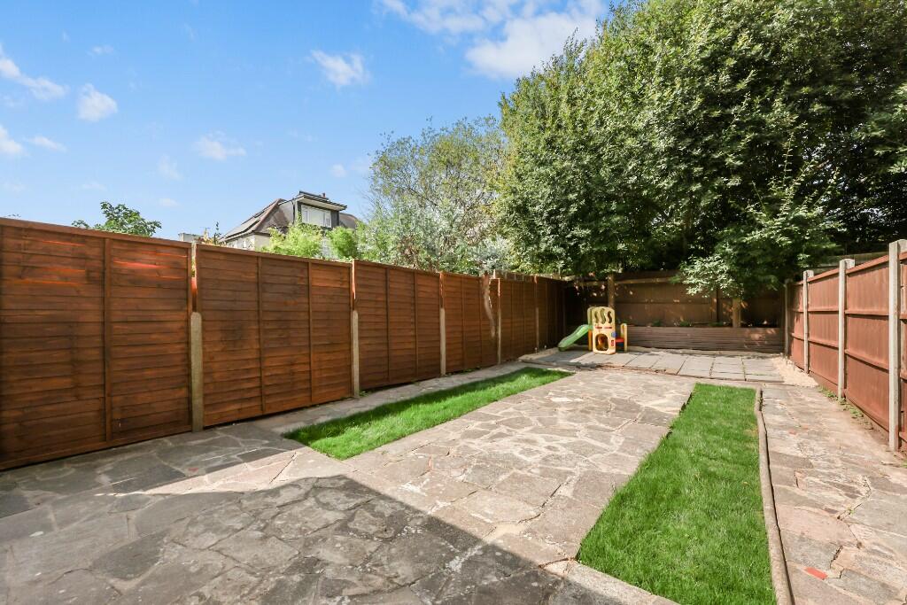 Squires Lane, London, N3