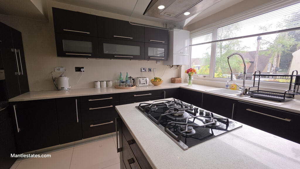 2 Bedroom End of Terrace House