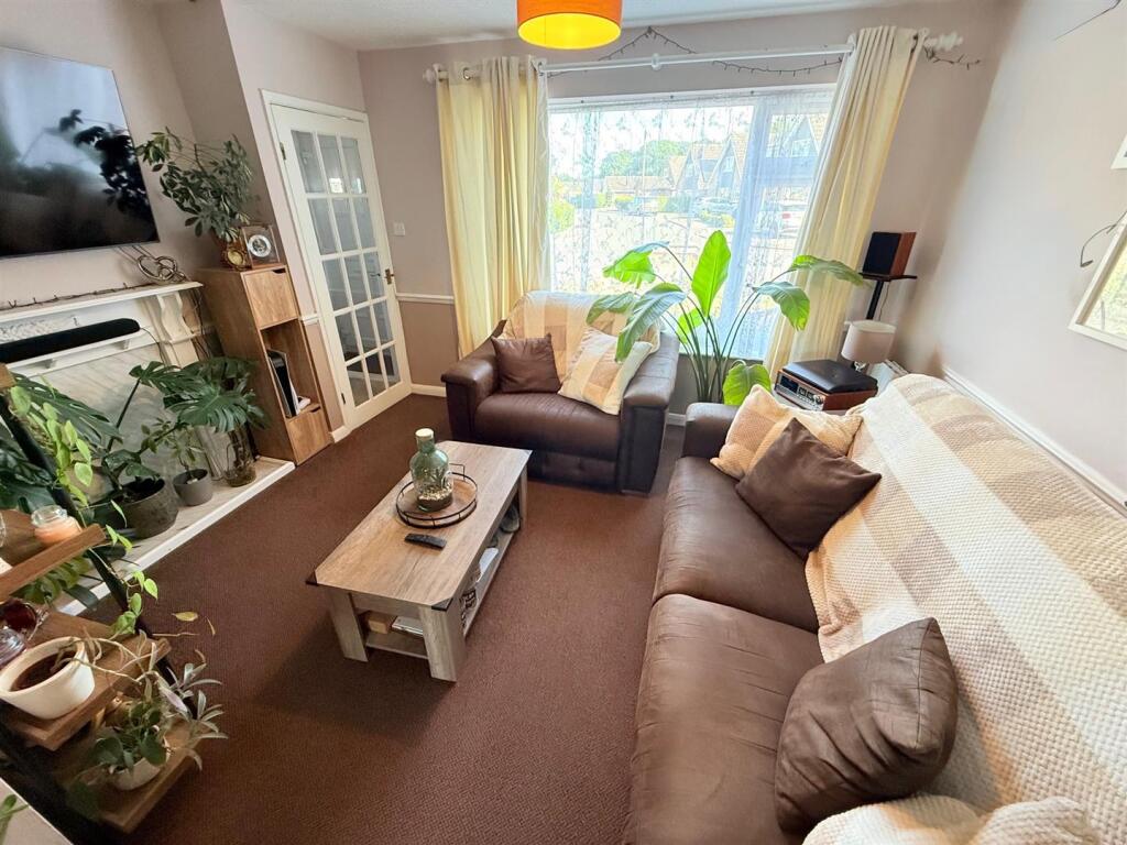 Lounge 2.jpg