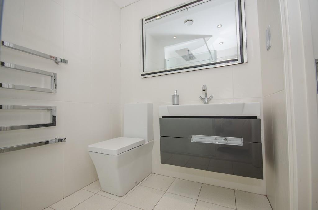 En suite pic 2.jpg