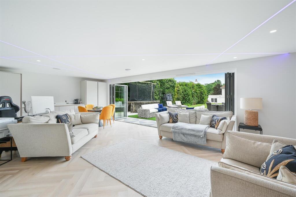 GREEN CURVE, 20- (1).jpg