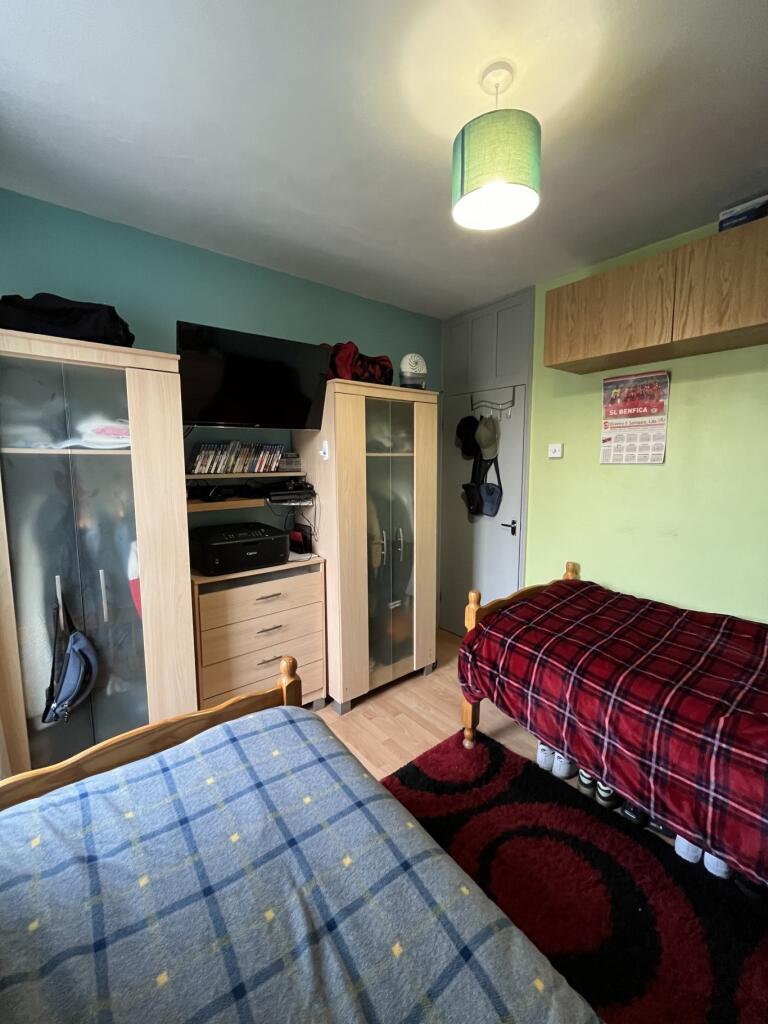 4646eae1959e9ced02c75c957c1c6162ddb13cd8_thmb_lg