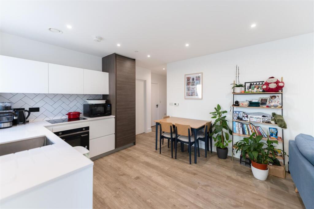 Kitchen   .jpg