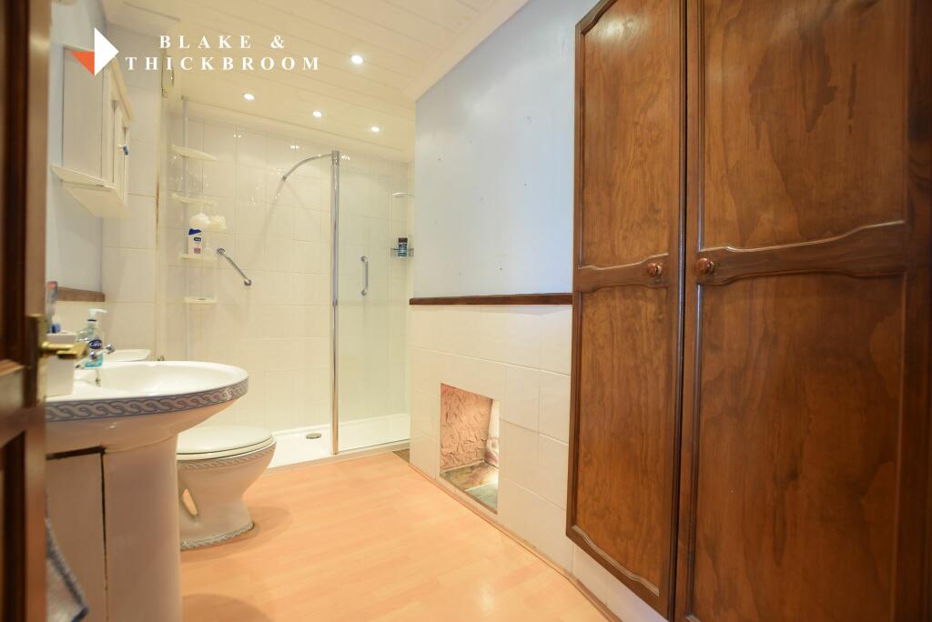 SHOWER ROOM