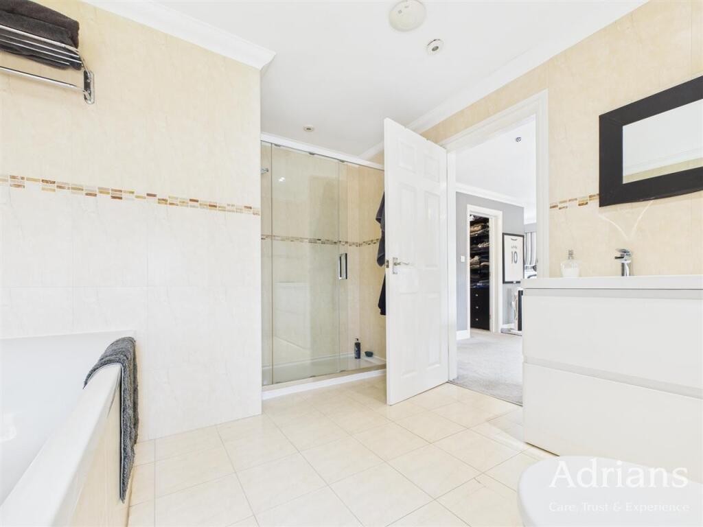 EN-SUITE BATH /