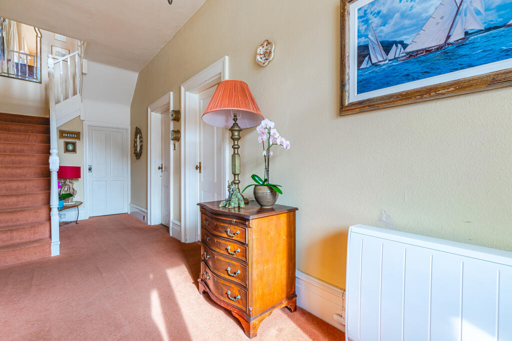26 Entrance Hall  Fairwinds Beacon Road Kingswear 