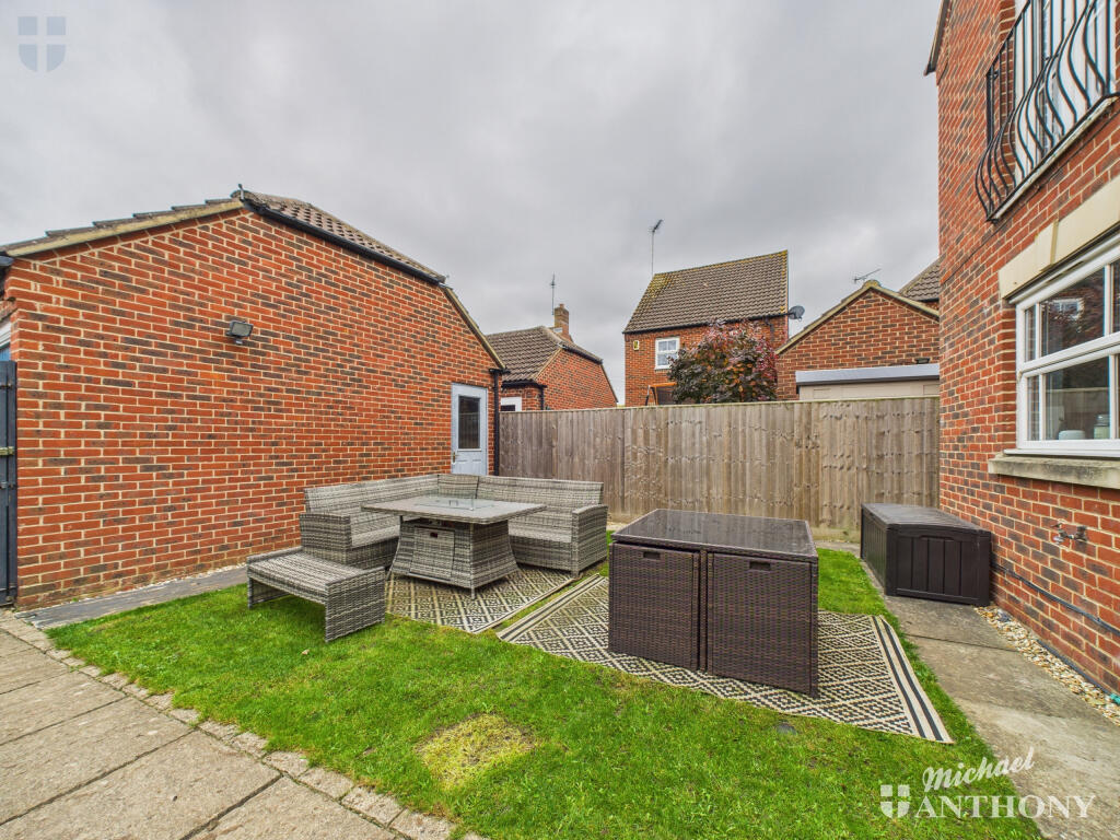 CAM03218G0-PR0798-STILL026