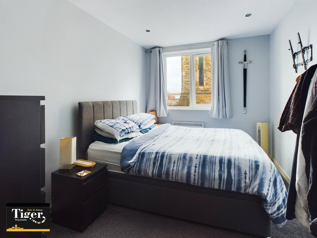 CAM02176G0-PR0202...