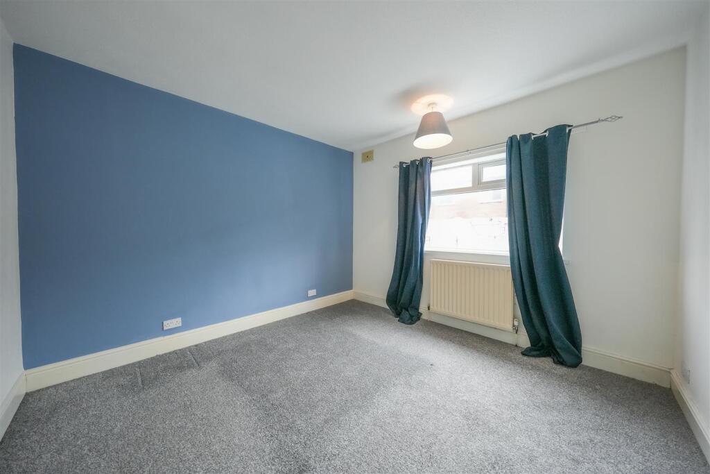 MAIN BEDROOM