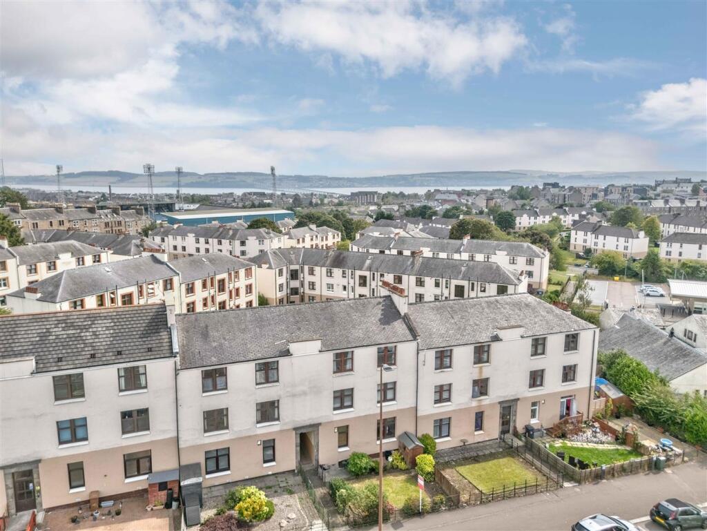 GR 17 Caird Avenue Dundee-13.JPG